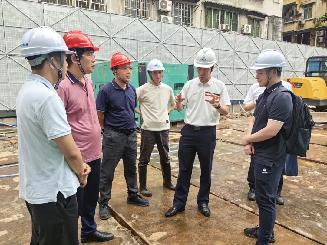廣州建筑集團(tuán)黨委書記、董事長李水江一行到“黌橋·小石集”項目開展安全生產(chǎn)檢查